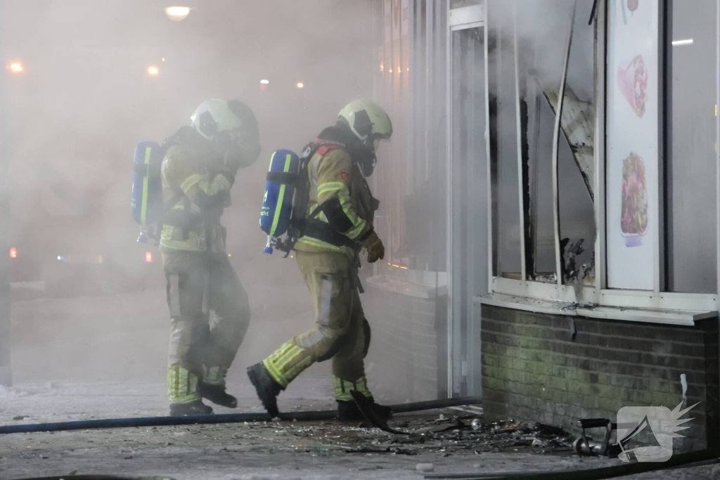 Uitslaande brand in restaurant leidt tot ontruiming appartementen
