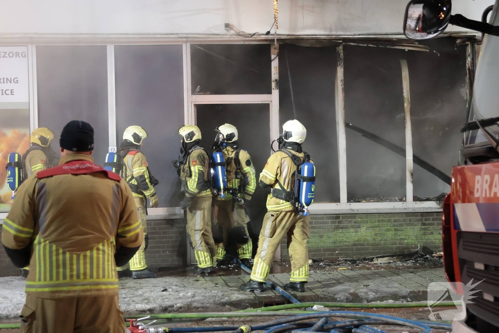 Uitslaande brand in restaurant leidt tot ontruiming appartementen