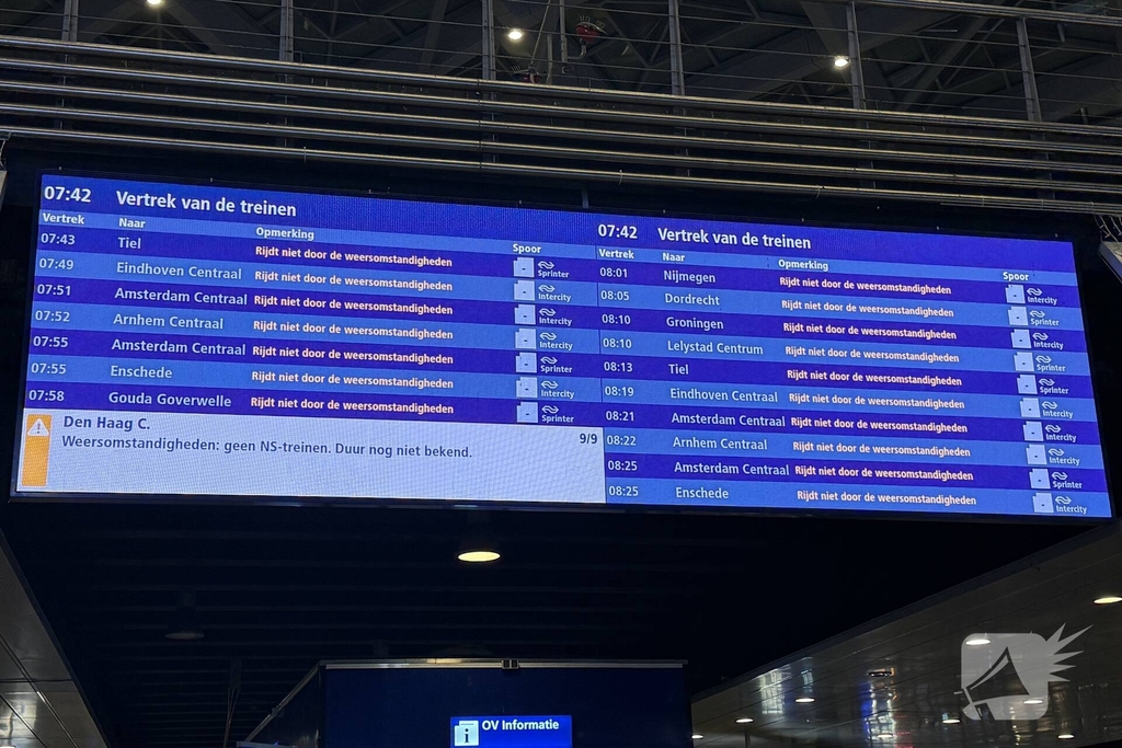 Landelijke treinuitval en problemen in het openbaar vervoer