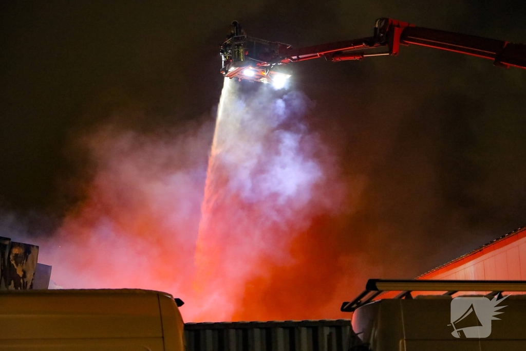 Grote brand op autosloperij