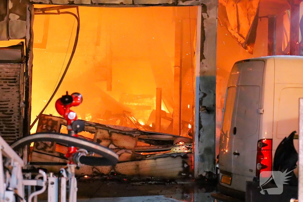 Grote brand op autosloperij