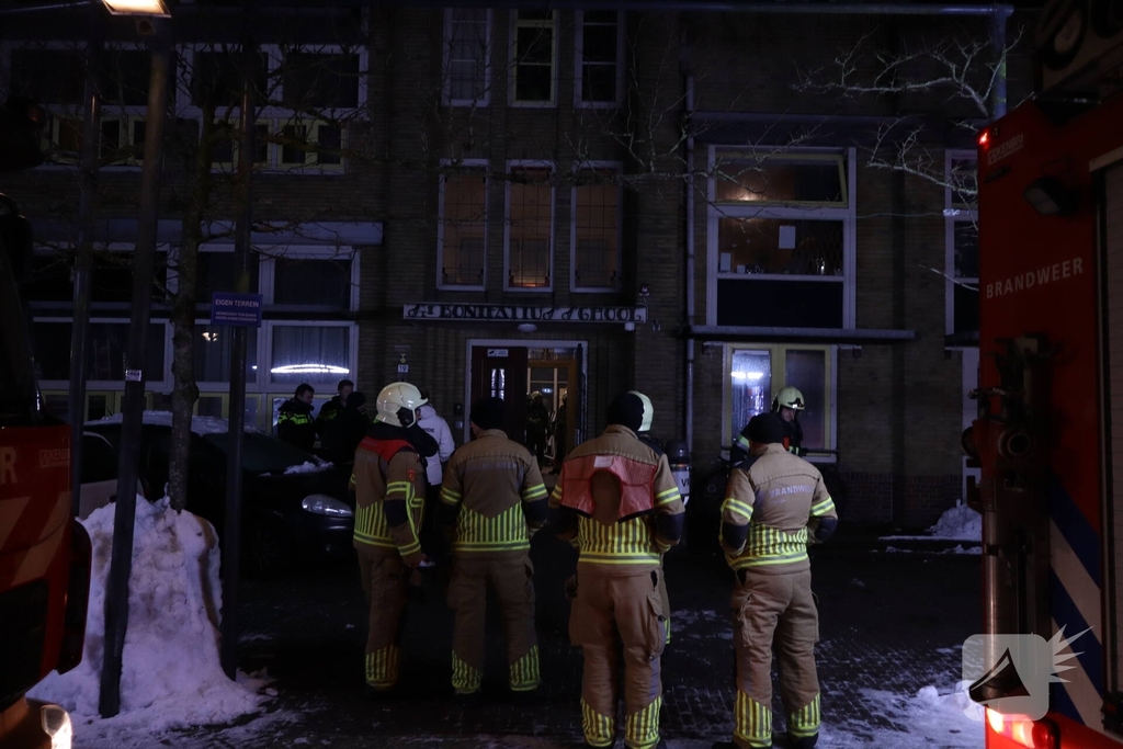 Brandweer bestrijdt brand in zorginstelling