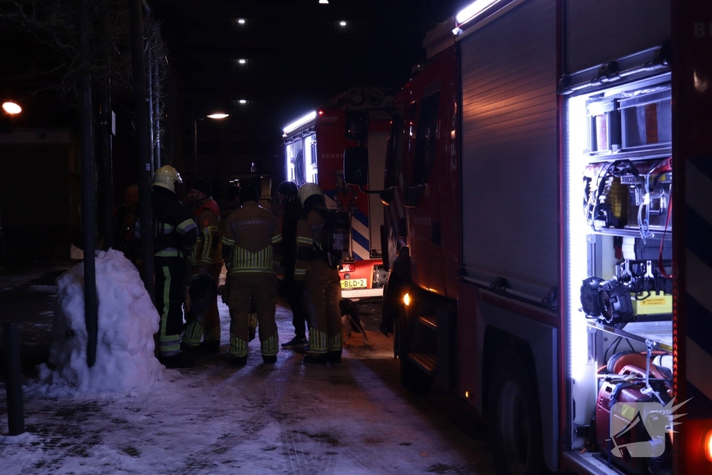 Brandweer bestrijdt brand in zorginstelling