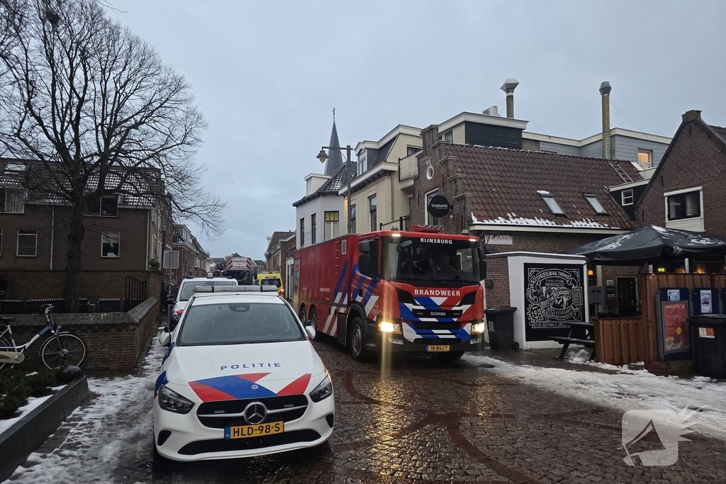Middelbrand in snackbar zorgt voor rookpluimen