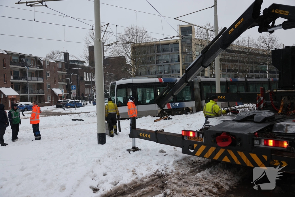 Tram ontspoort door hevige sneeuwval