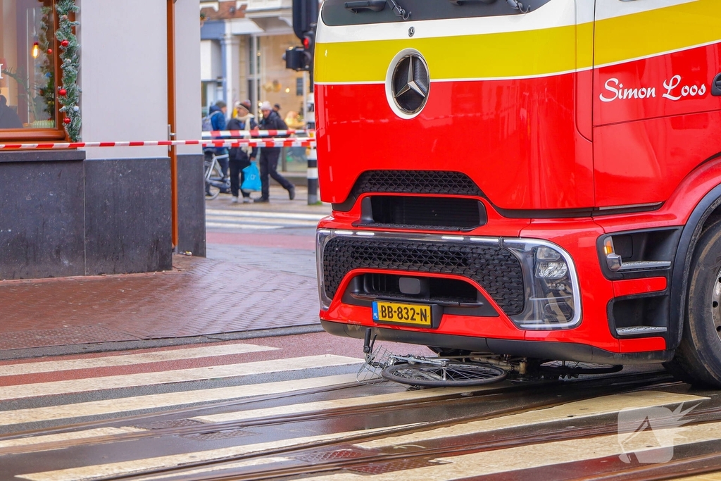 Fietser overleden na aanrijding met vrachtwagen