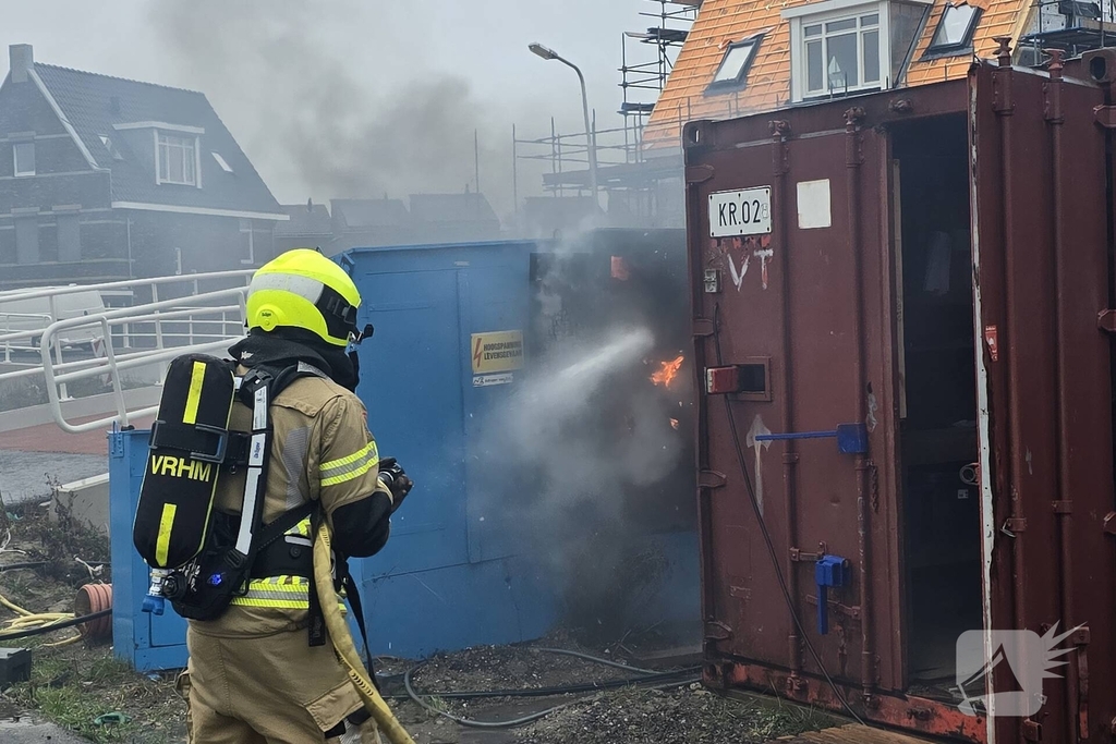 Brandweer bestrijdt brand in elektrakast
