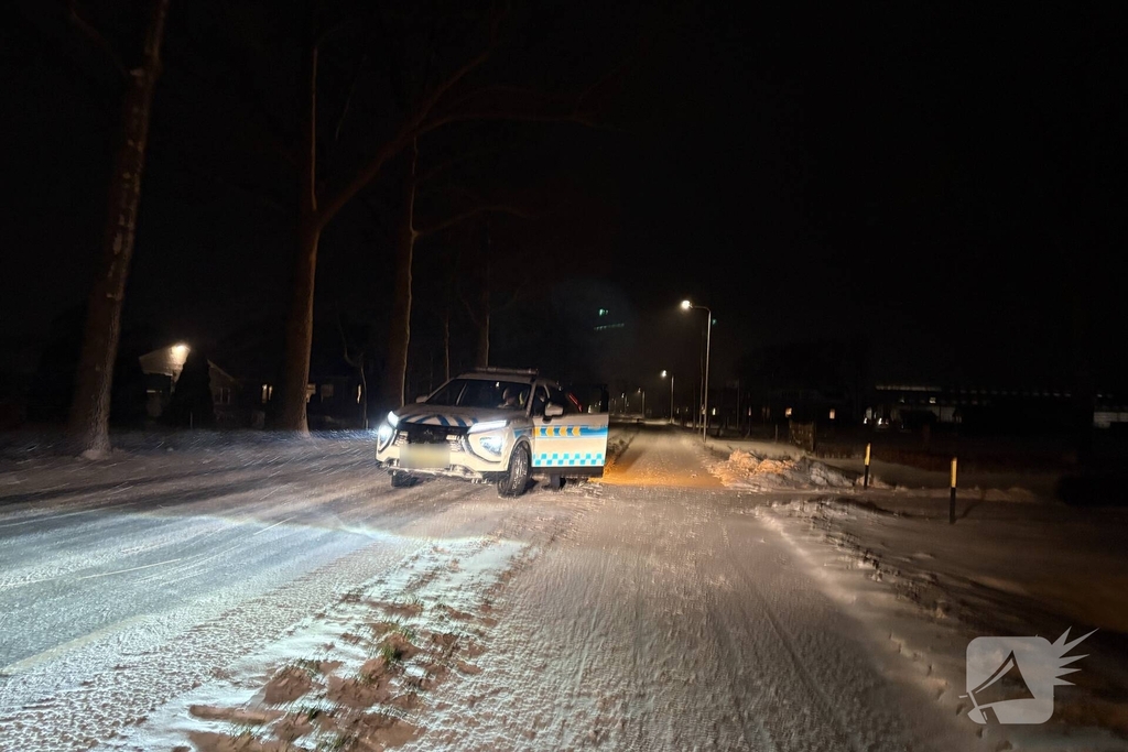 Auto belandt in sloot door gladheid