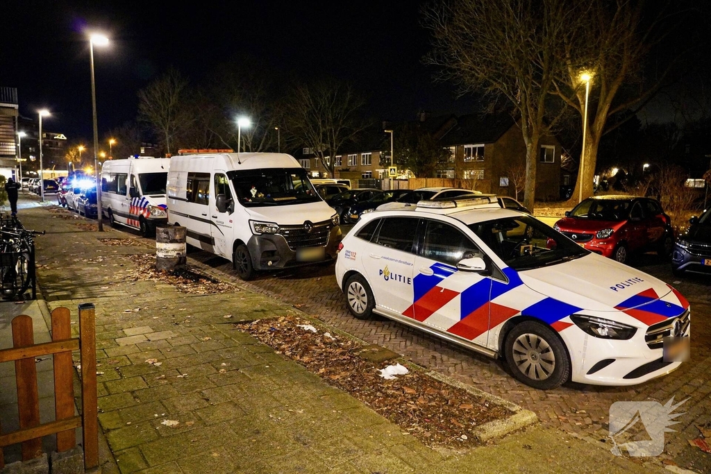 Vrouw overleden aangetroffen, man aangehouden