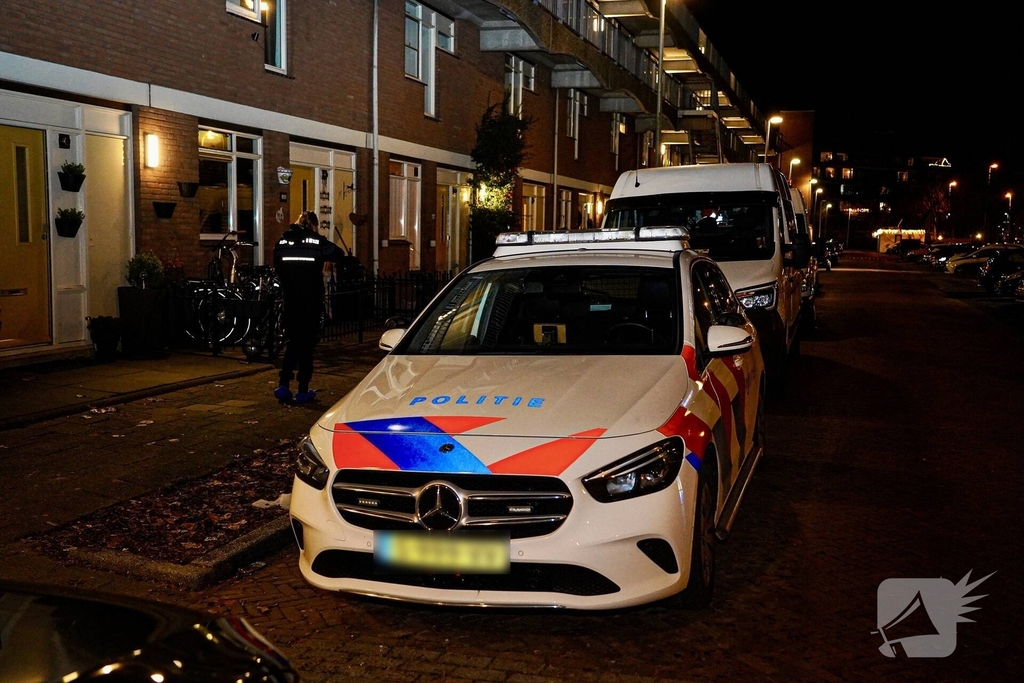 Vrouw overleden aangetroffen, man aangehouden