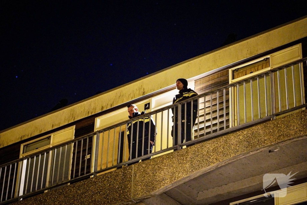 Vrouw overleden aangetroffen, man aangehouden