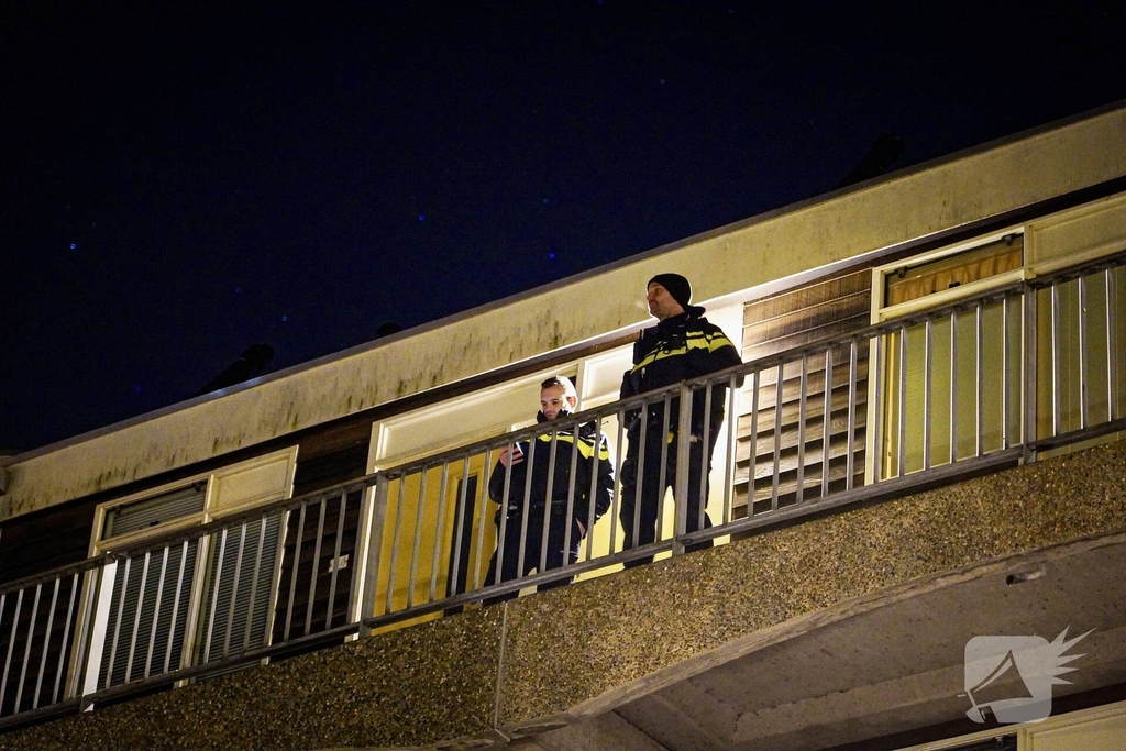 Vrouw overleden aangetroffen, man aangehouden