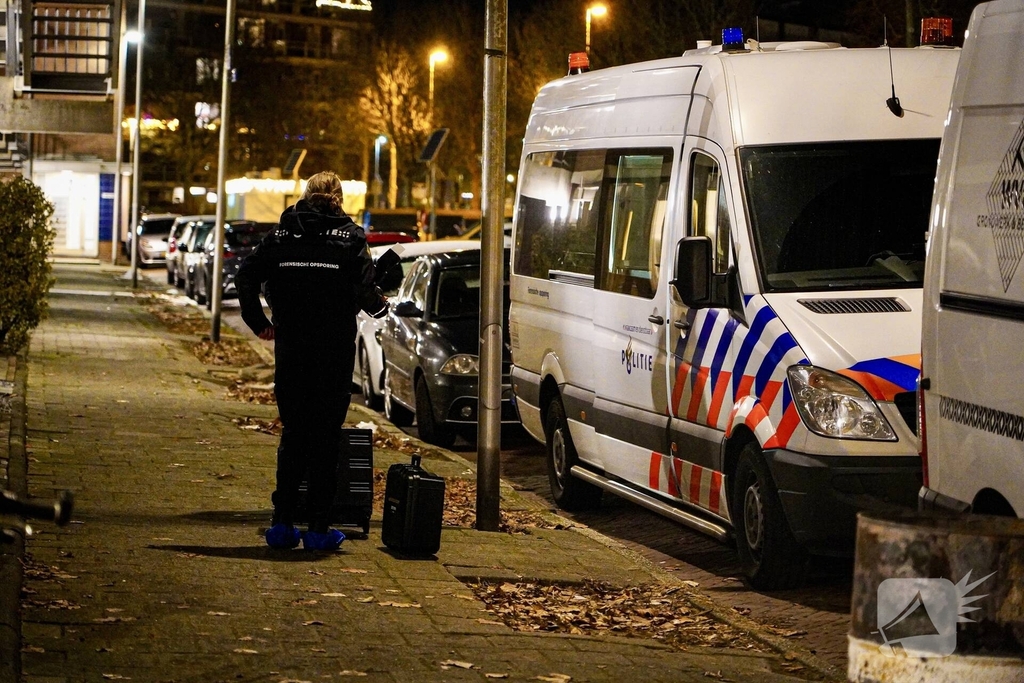 Vrouw overleden aangetroffen, man aangehouden