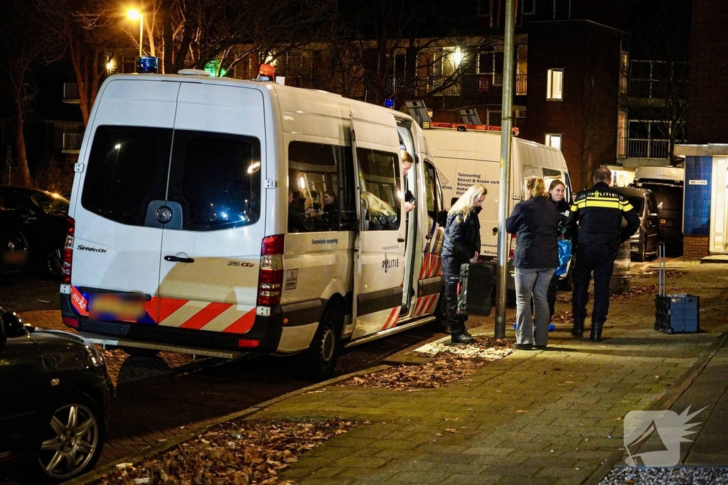 Vrouw overleden aangetroffen, man aangehouden