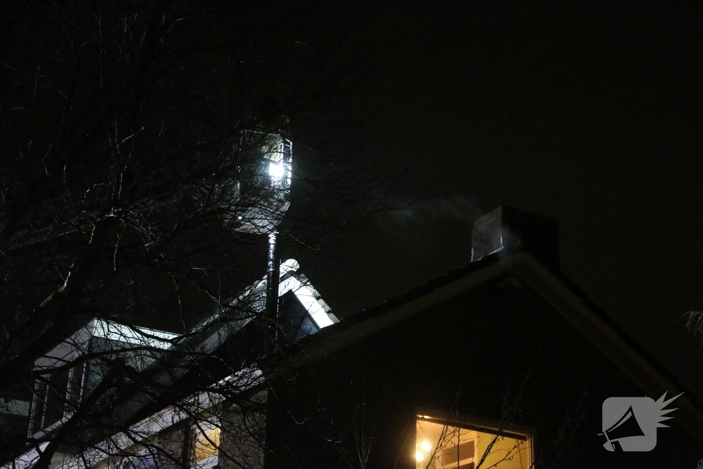 Brandweer dooft schoorsteenbrand