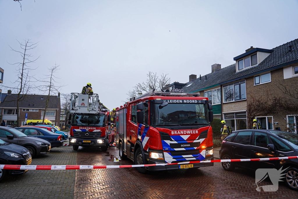 Bewoners niet thuis tijdens zolderbrand, twee katten gered