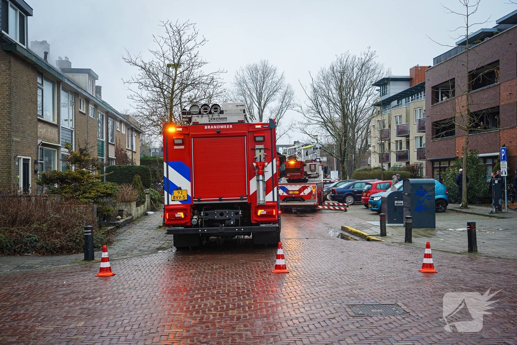 Bewoners niet thuis tijdens zolderbrand, twee katten gered