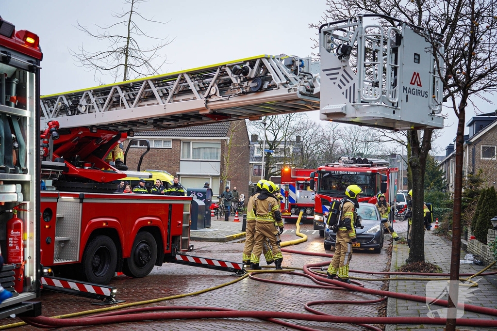 Bewoners niet thuis tijdens zolderbrand, twee katten gered