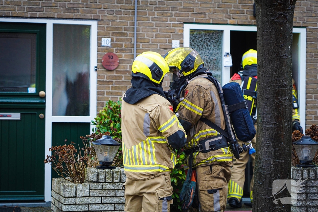 Bewoners niet thuis tijdens zolderbrand, twee katten gered