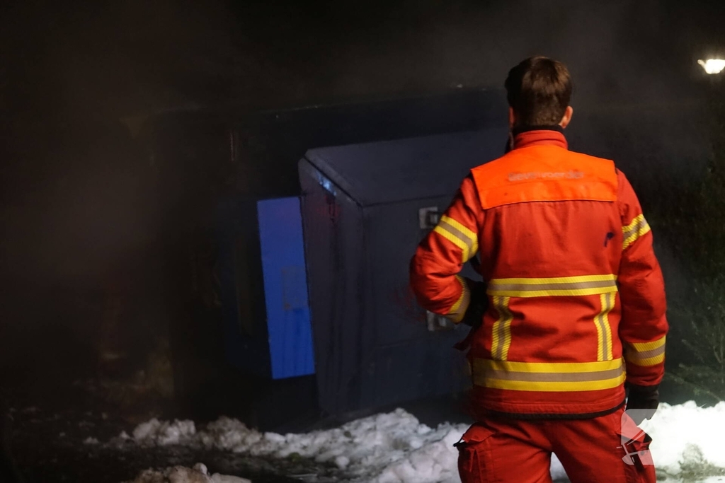 Papiercontainer in brand