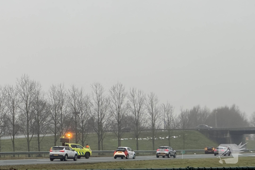 Ongeval tussen twee auto's veroorzaakt lange file