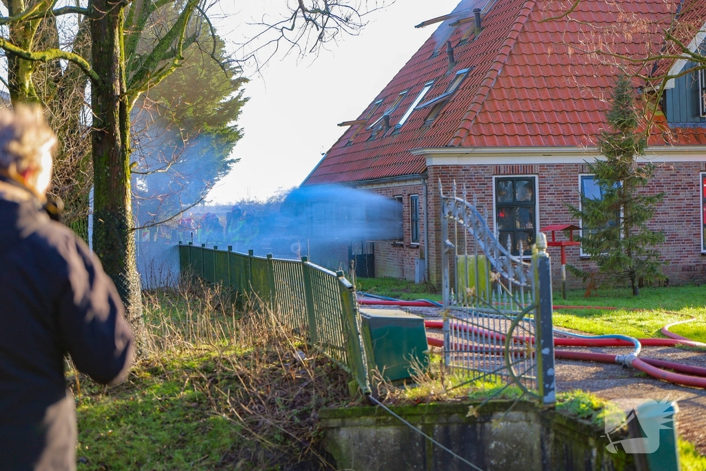 Brand in boerderij leidt tot rookinhalatie