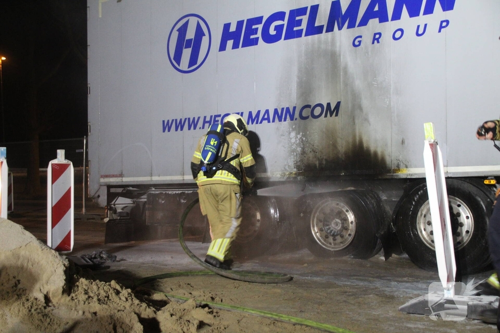 Brand aan trailer vrachtwagen onder controle