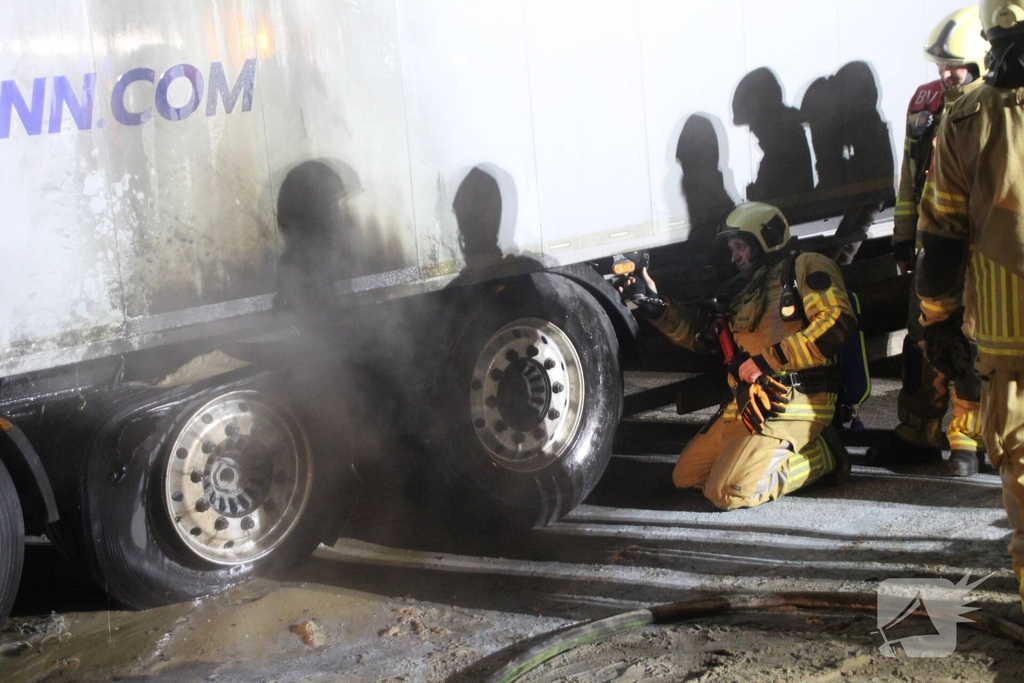 Brand aan trailer vrachtwagen onder controle