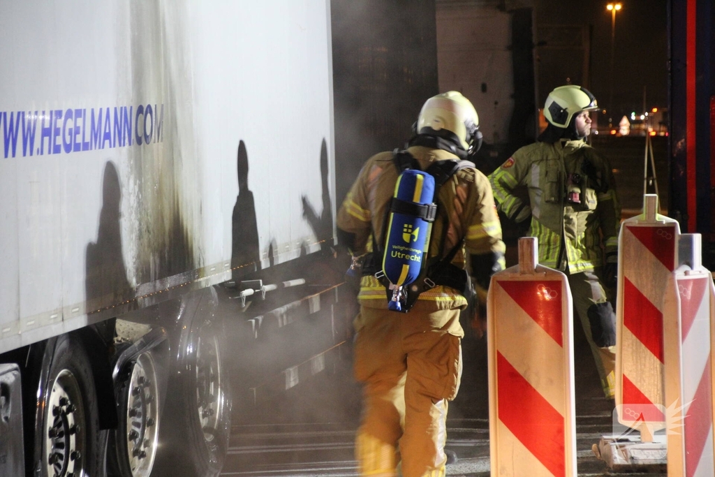 Brand aan trailer vrachtwagen onder controle