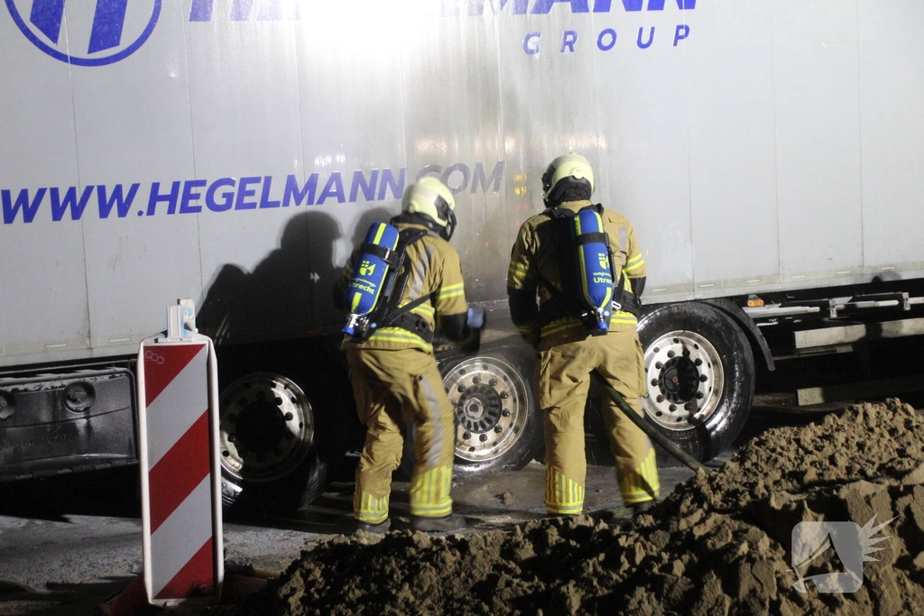 Brand aan trailer vrachtwagen onder controle