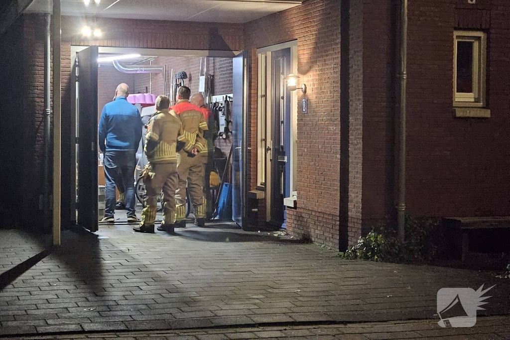 Brandweer stabiliseert instortend dak