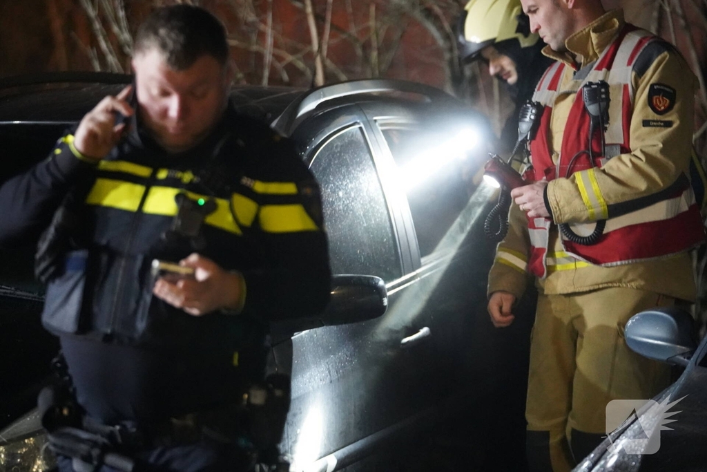 Brandstichting in auto leidt tot snelle brandweeractie