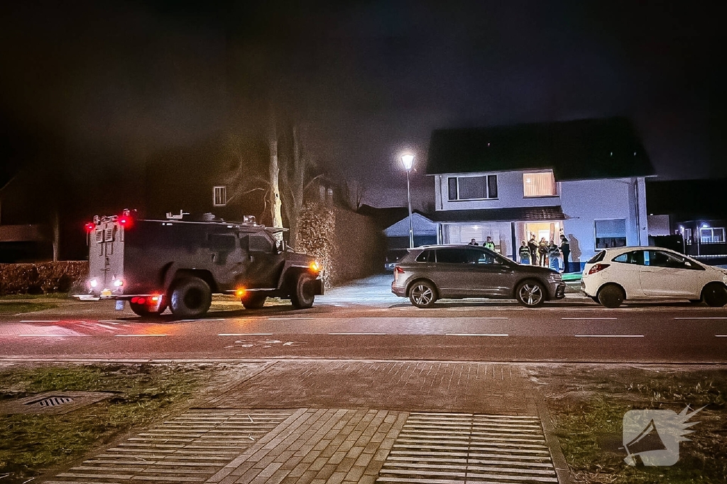 Arrestatieteam valt woning binnen