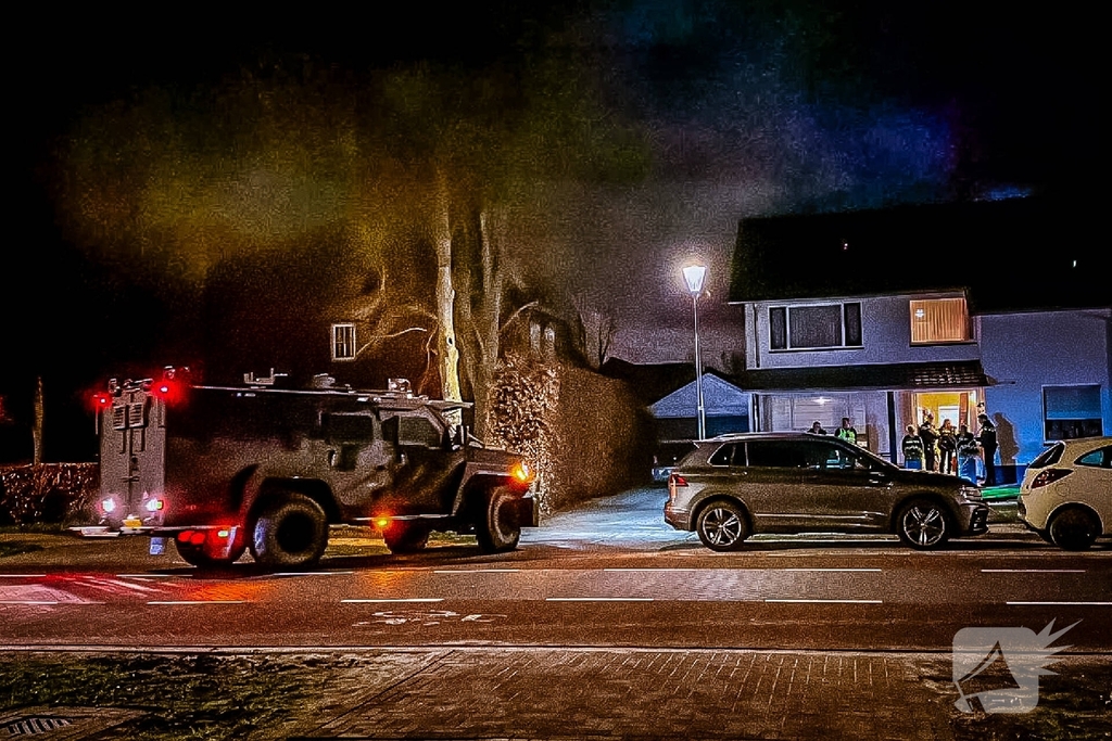 Arrestatieteam valt woning binnen