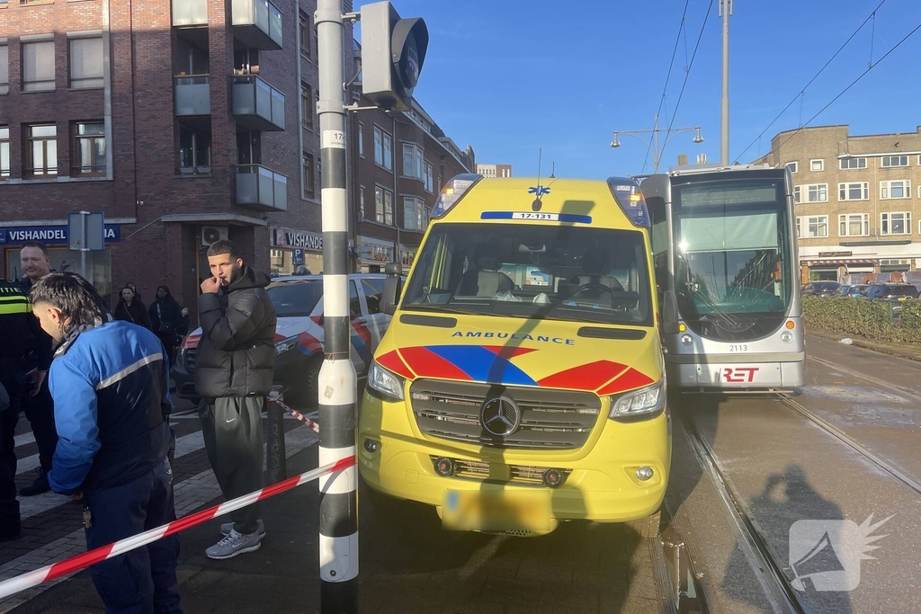 Voetganger gewond bij aanrijding door auto