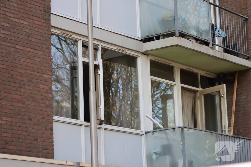 Brand in woning leidt tot afzetting van de straat