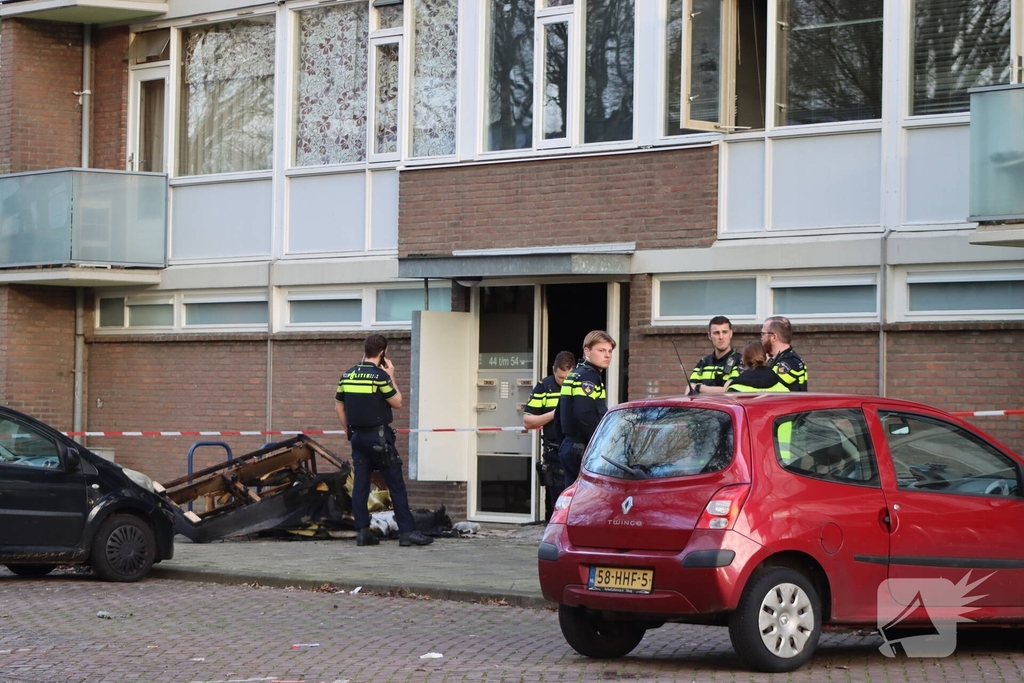 Brand in woning leidt tot afzetting van de straat