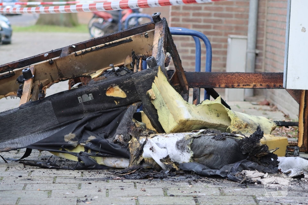 Brand in woning leidt tot afzetting van de straat