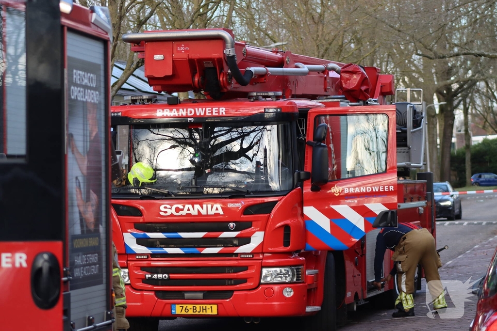 Brand in woning leidt tot afzetting van de straat