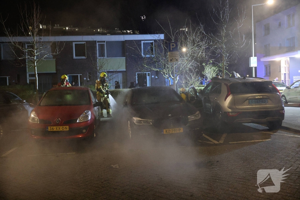 Brandstichting leidt tot felle autobrand