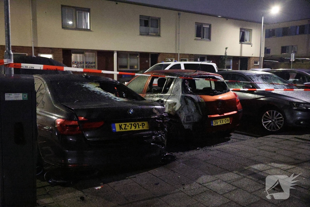 Brandstichting leidt tot felle autobrand
