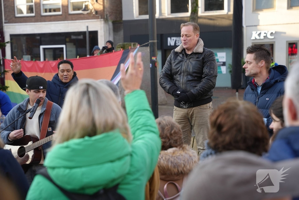 Activisten protesteren tegen Frontrunners Ministries