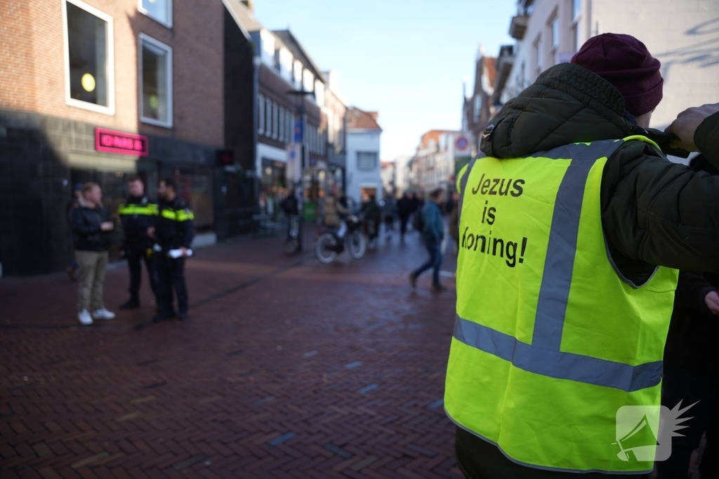 Activisten protesteren tegen Frontrunners Ministries