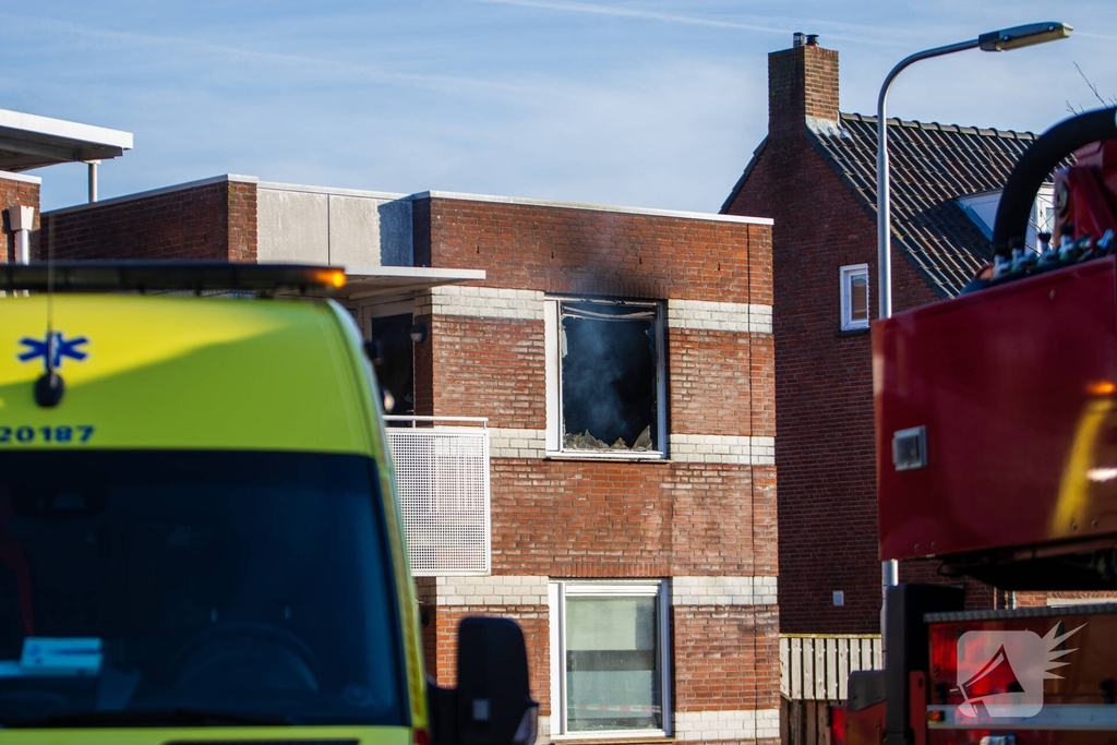 Dode en veel schade na woningbrand