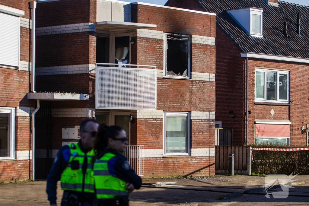 Dode en veel schade na woningbrand