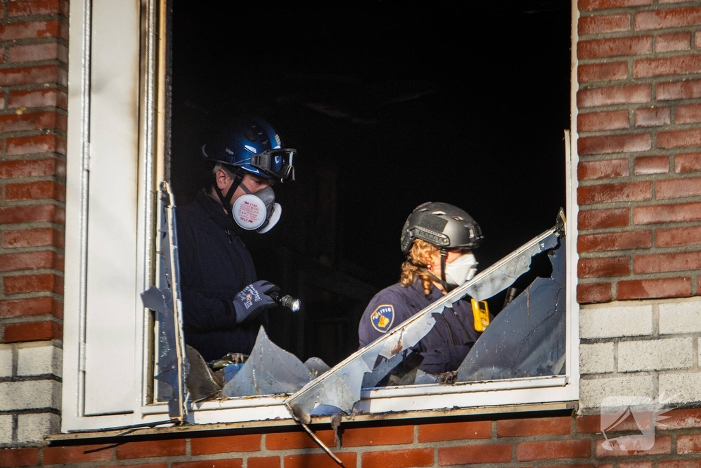 Dode en veel schade na woningbrand