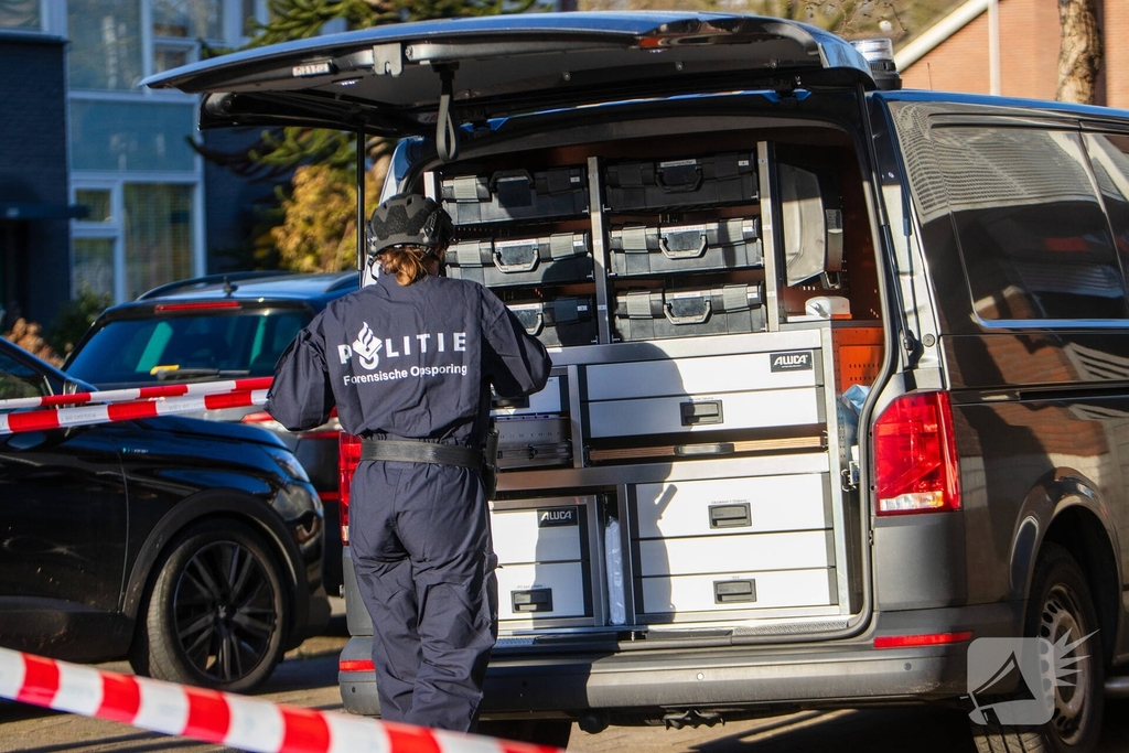 Dode en veel schade na woningbrand