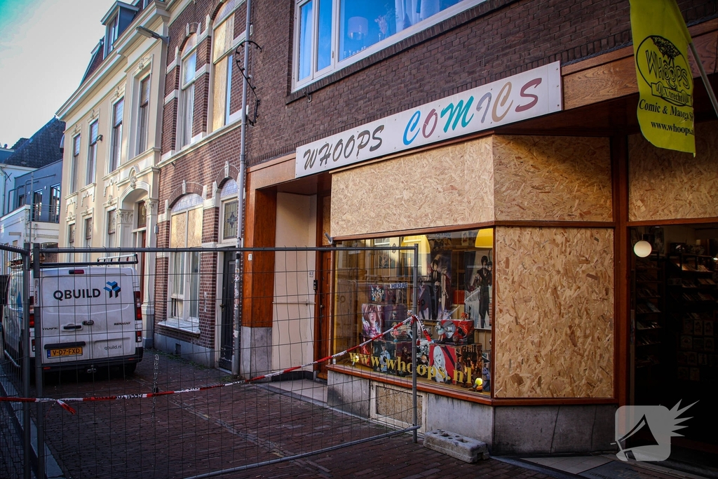 Totale verwoesting na explosies, schade bij daglicht duidelijk te zien