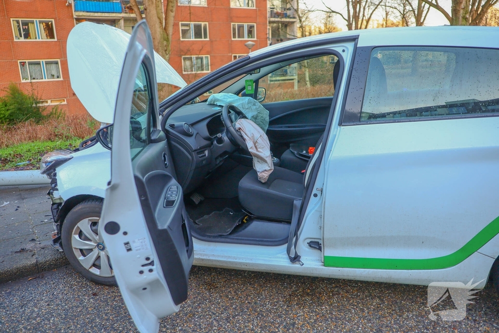 Autobrand na eenzijdig ongeval