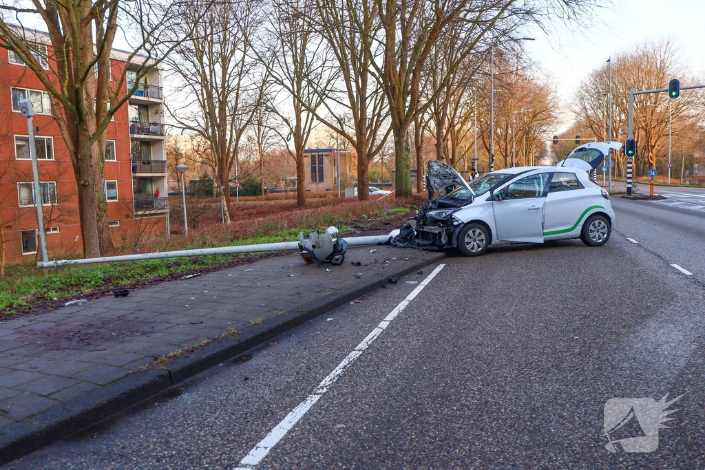 Autobrand na eenzijdig ongeval